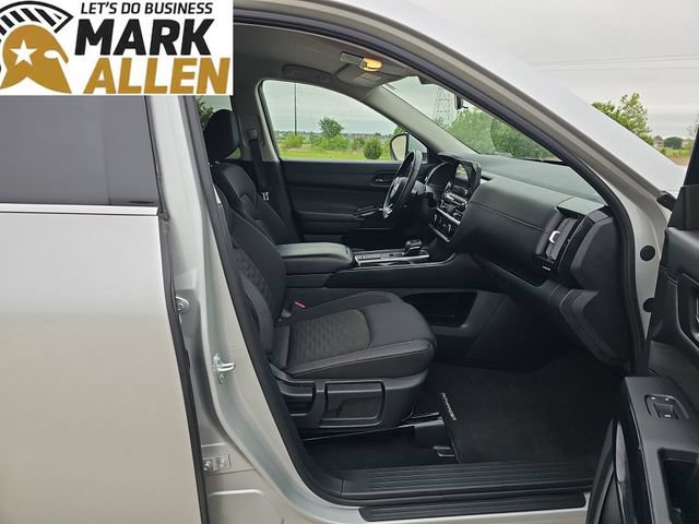 Used 2025 Nissan Pathfinder SV FWD image 27