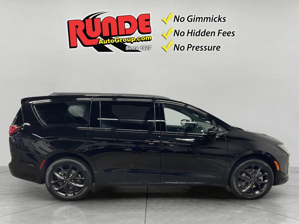 New 2027 Chrysler Pacifica Limited AWD/4WD image 6