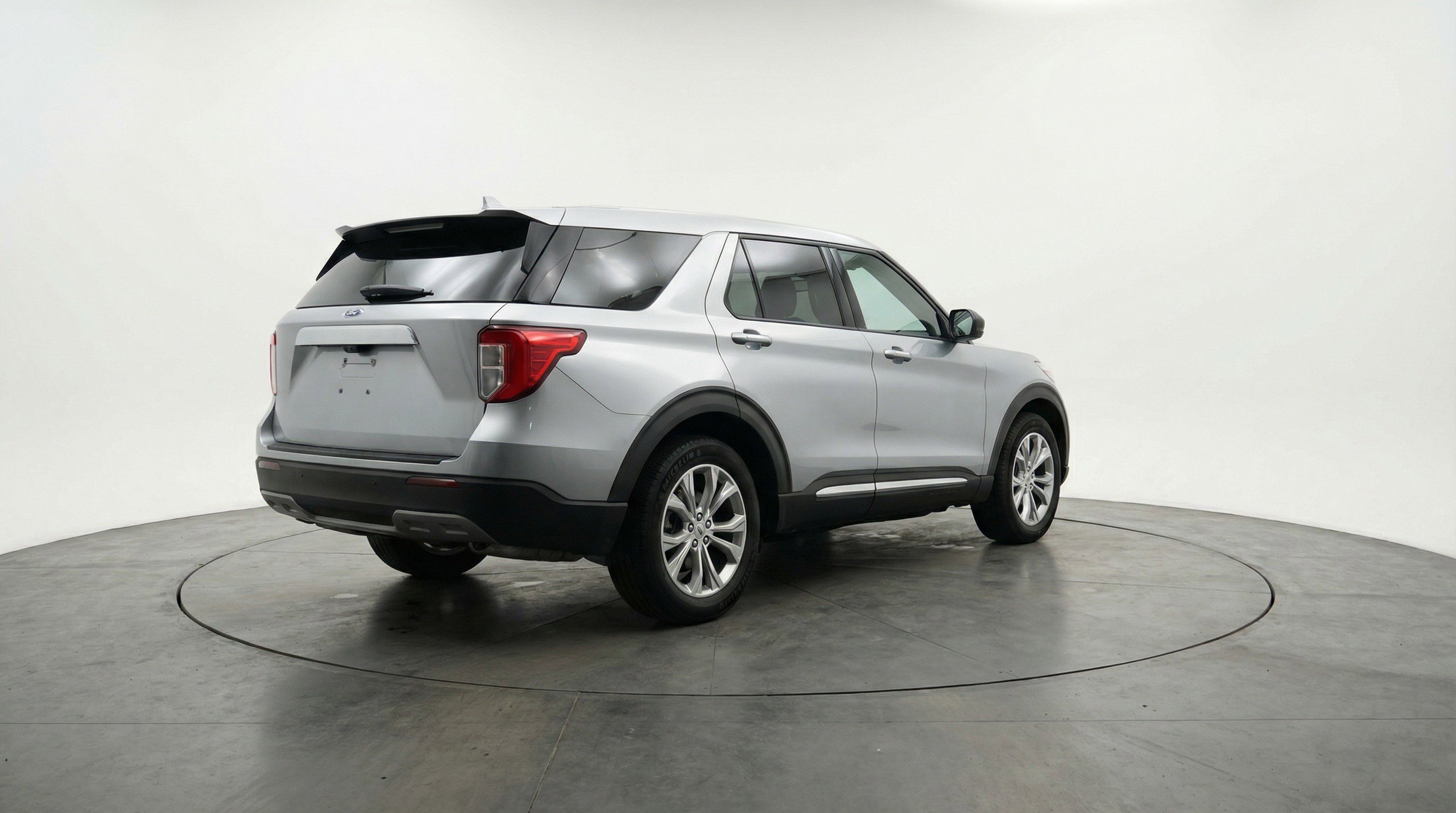 Used 2024 Ford Explorer Limited image 9