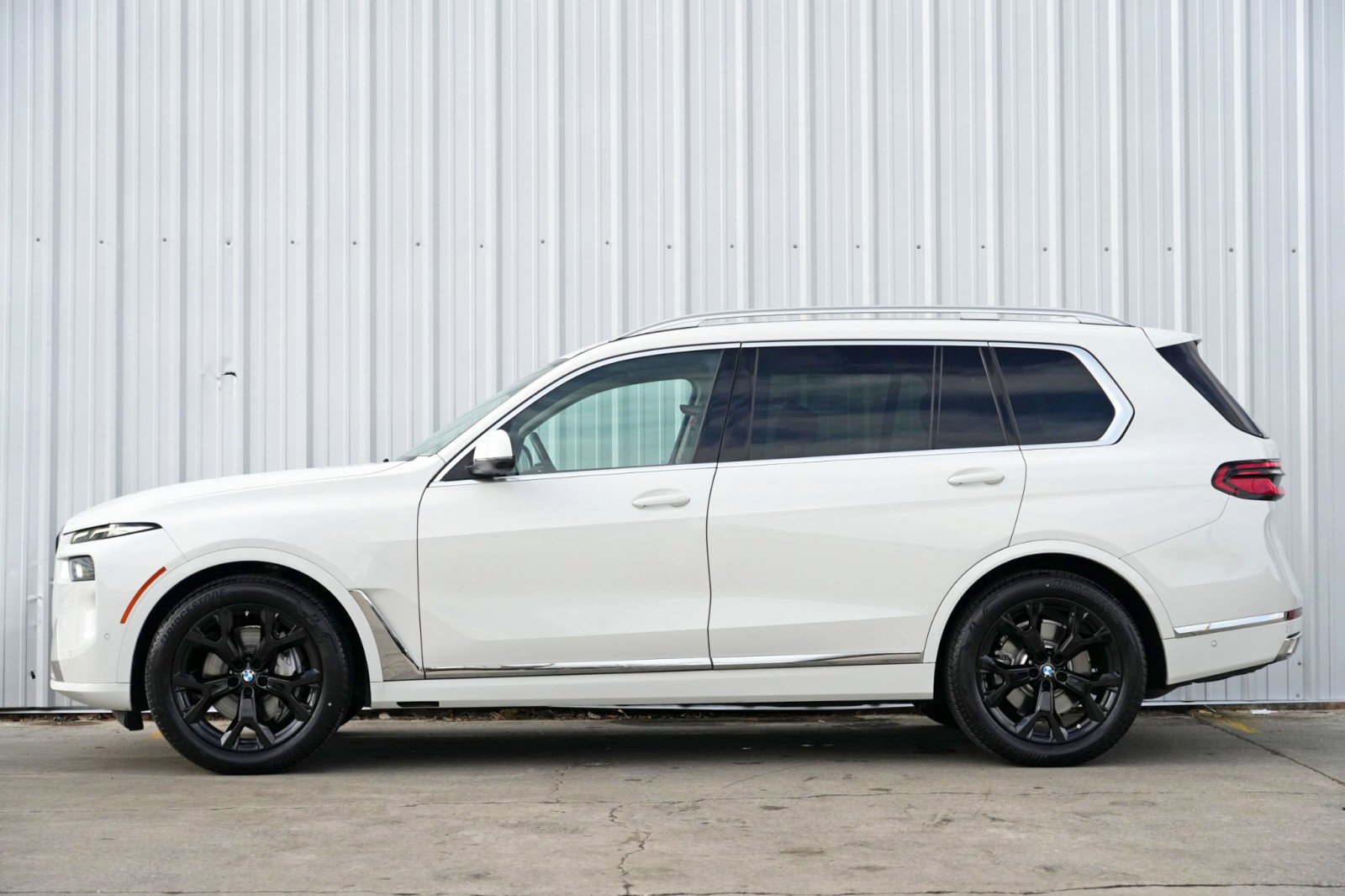 Used 2023 BMW X7 xDrive40i w/ Premium Package image 9