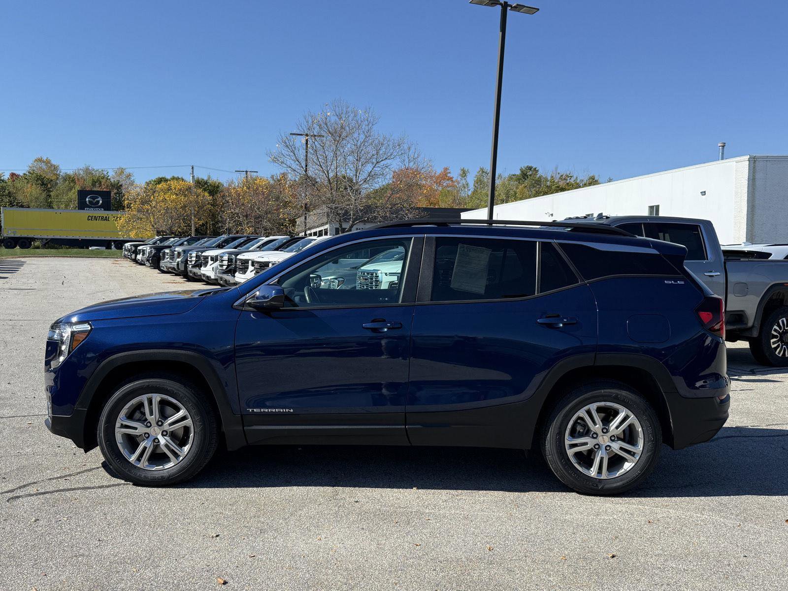 Used 2023 GMC Terrain SLE w/ Driver Convenience Package image 6