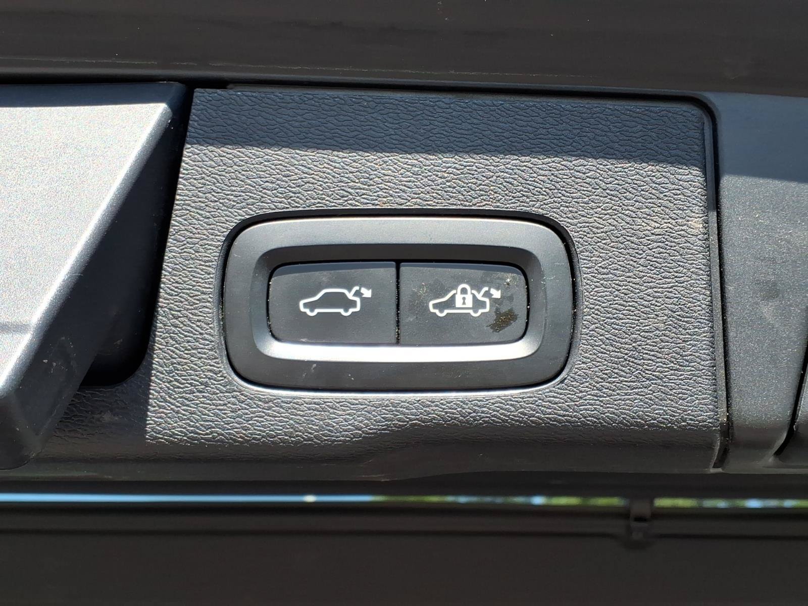 Used 2020 Volvo XC60 T5 Momentum FWD image 26