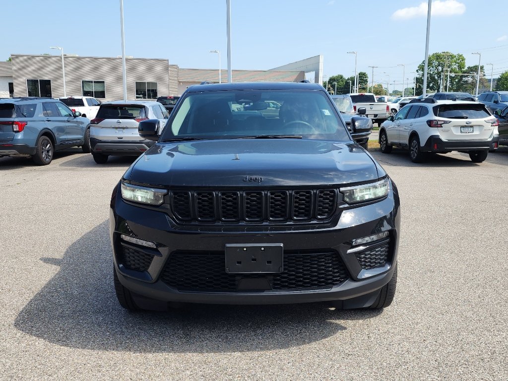 Used 2023 Jeep Grand Cherokee Limited w/ Black Appearance Package AWD/4WD image 2