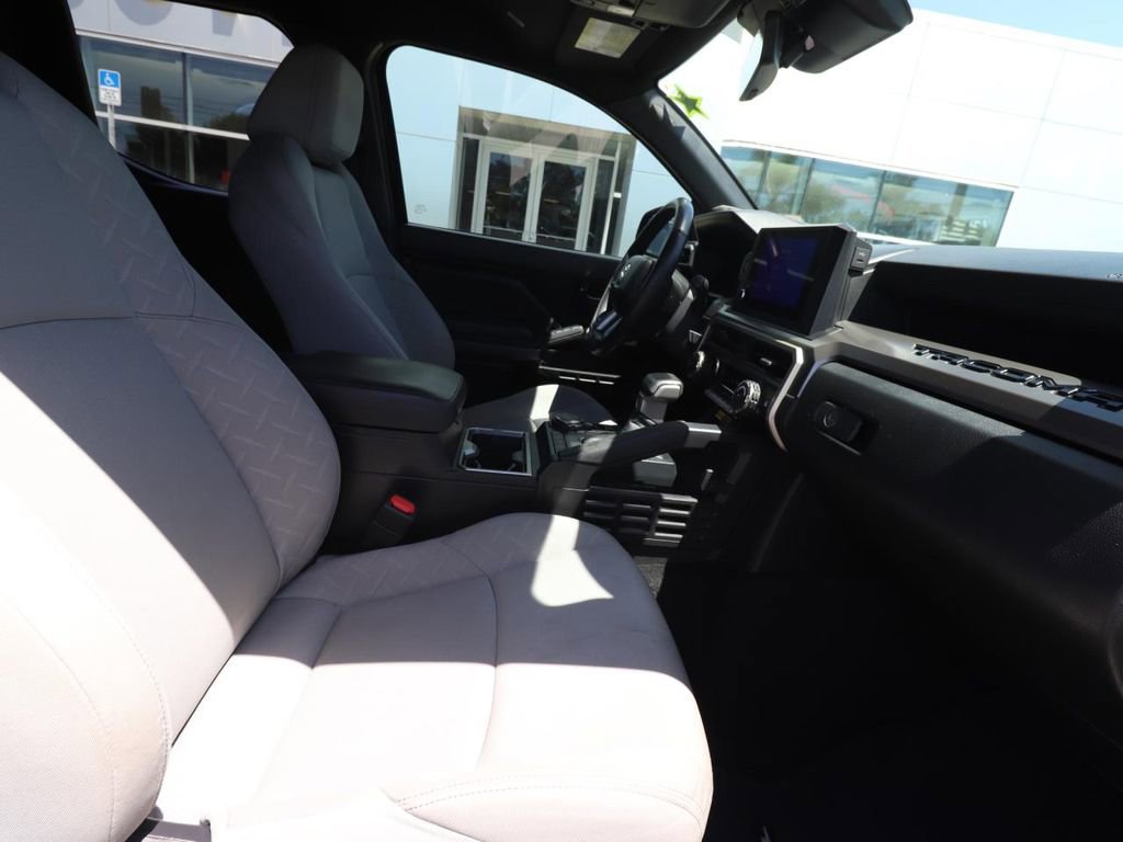 Used 2024 Toyota Tacoma SR5 w/ SR5 Upgrade Package AWD/4WD image 12