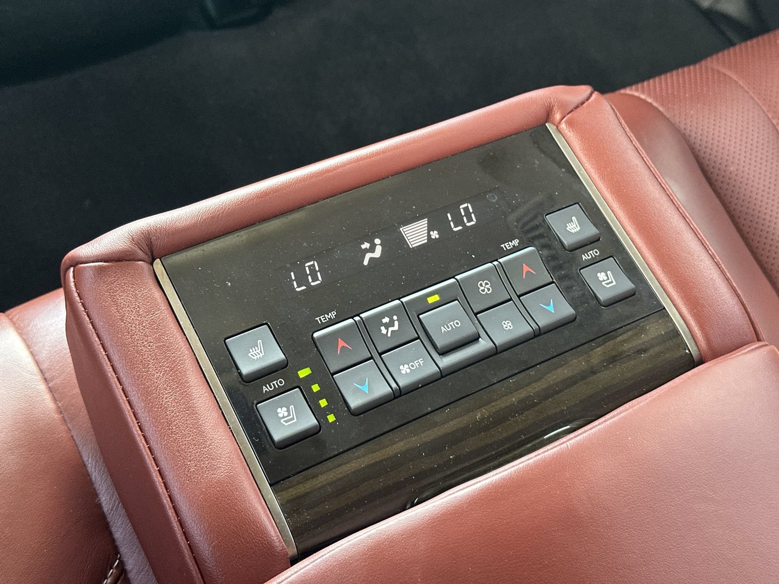 Used 2021 Lexus LX 570 4WD w/ Luxury Package image 31