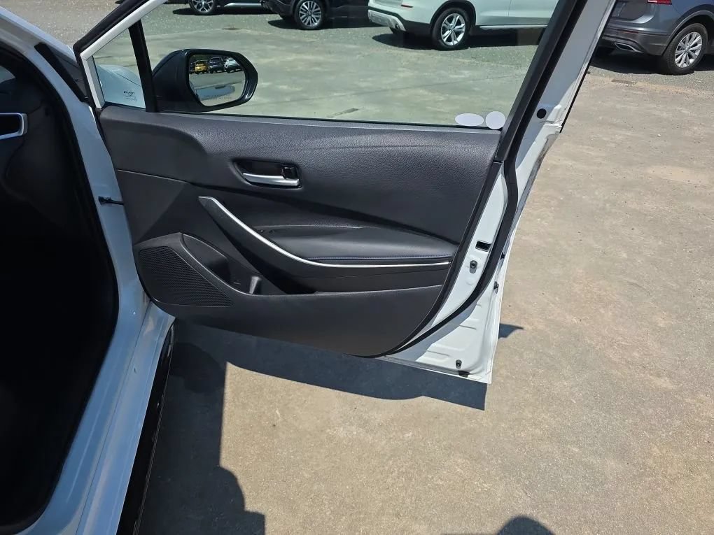 Used 2021 Toyota Corolla SE FWD image 40