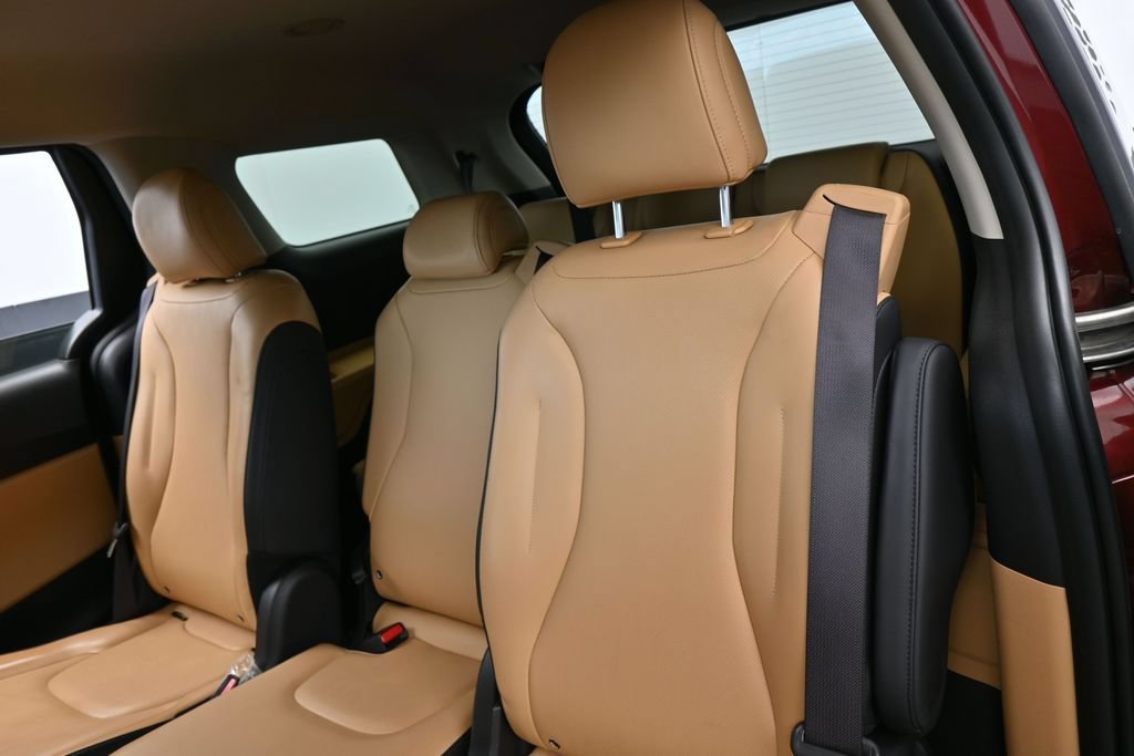 Used 2024 Kia Carnival LX FWD image 29