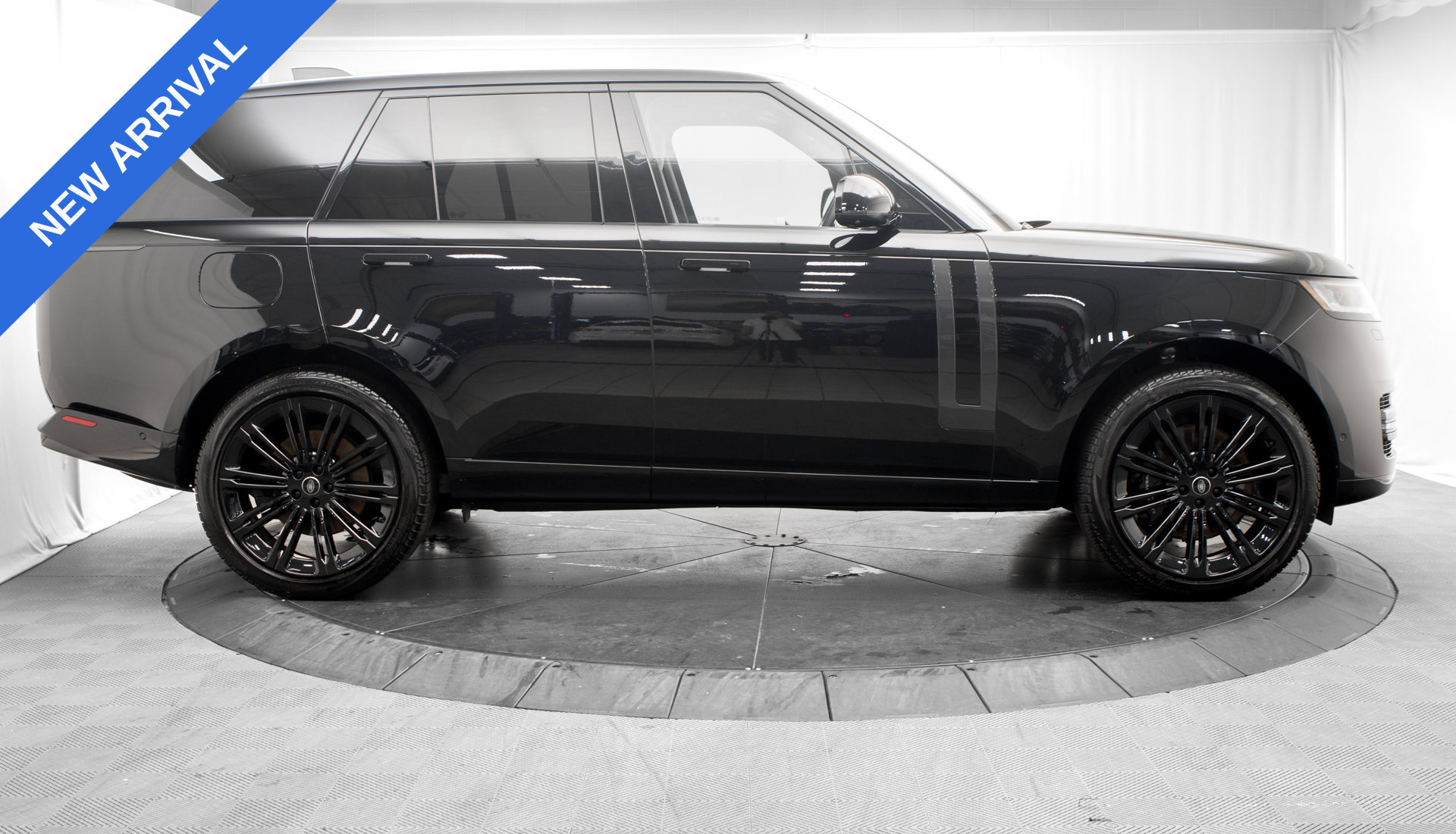Used 2025 Land Rover Range Rover SE AWD/4WD image 8