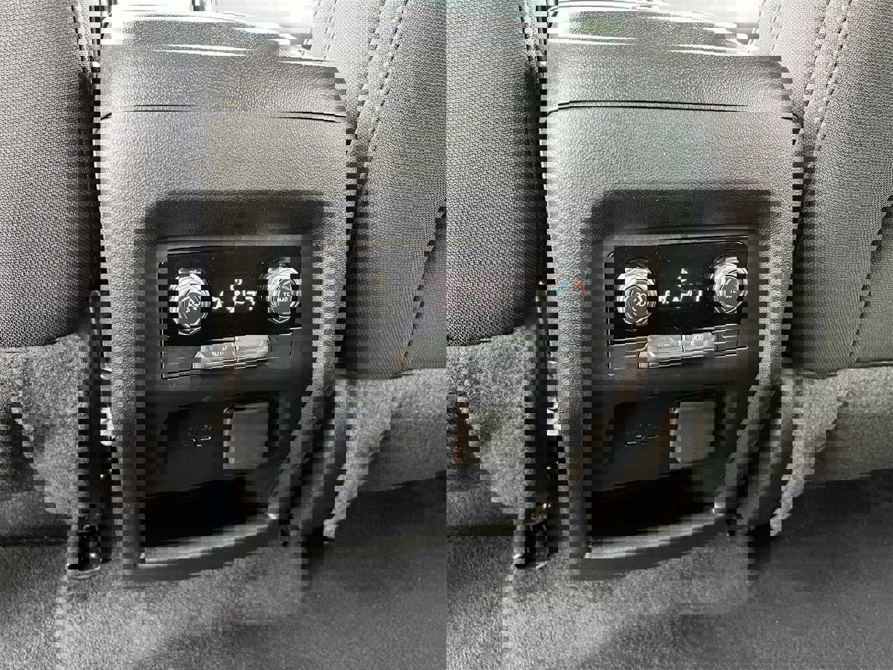 Used 2025 GMC Acadia Elevation image 24