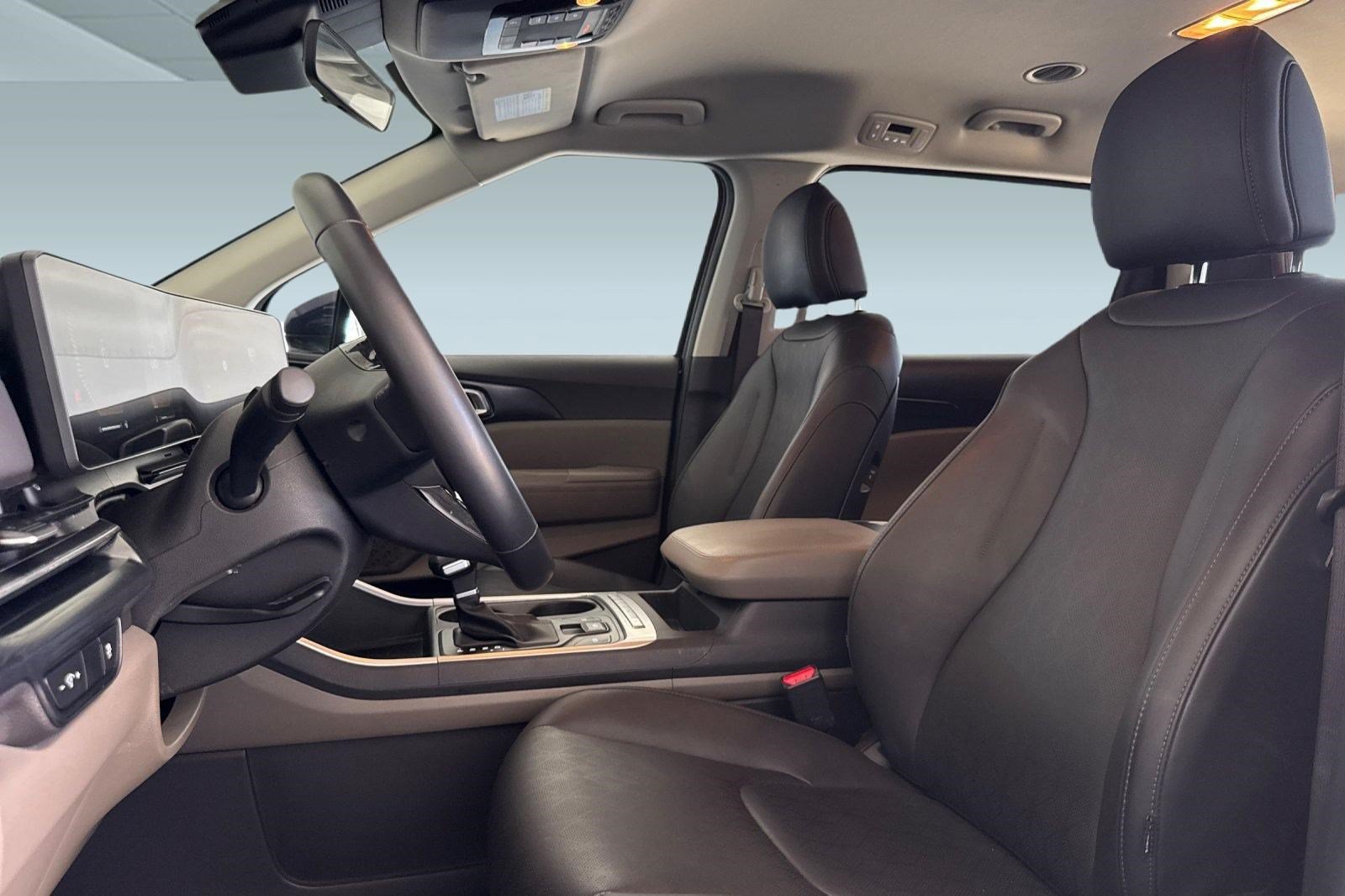 Used 2026 Kia Carnival FWD image 5