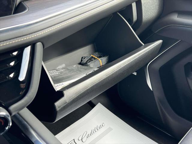 Used 2025 Chevrolet Suburban Premier image 32