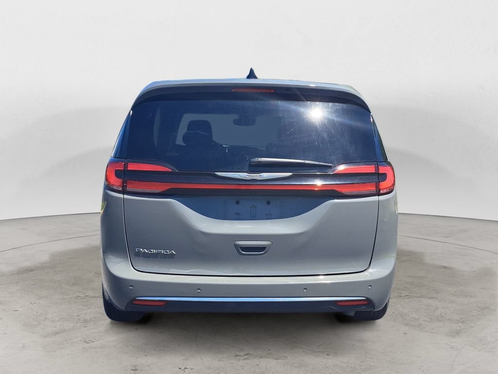 Used 2023 Chrysler Pacifica Touring-L FWD image 5