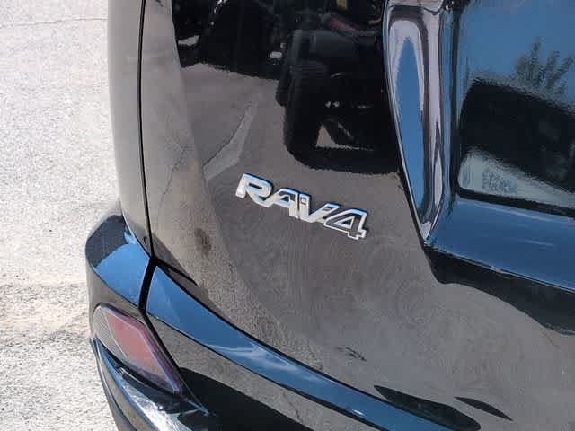 Used 2018 Toyota RAV4 XLE AWD/4WD image 13