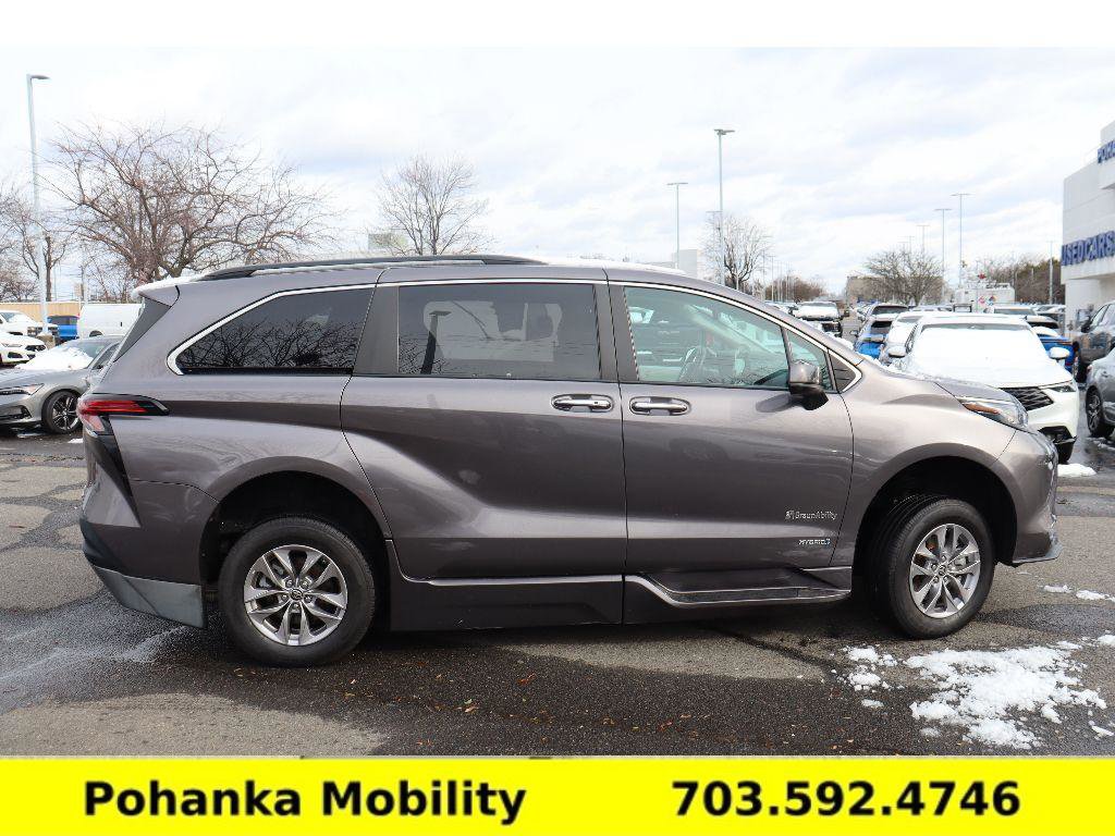 Used 2021 Toyota Sienna XLE w/ XLE Plus Package image 9