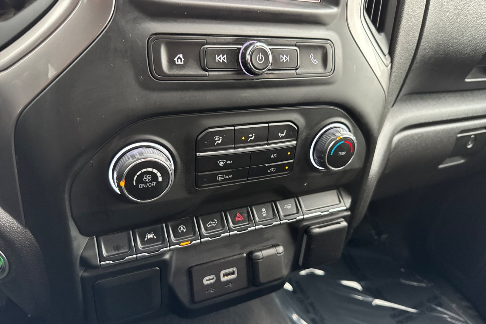 Used 2024 Chevrolet Silverado 1500 Custom w/ Turbomax Blackout Package RWD image 28