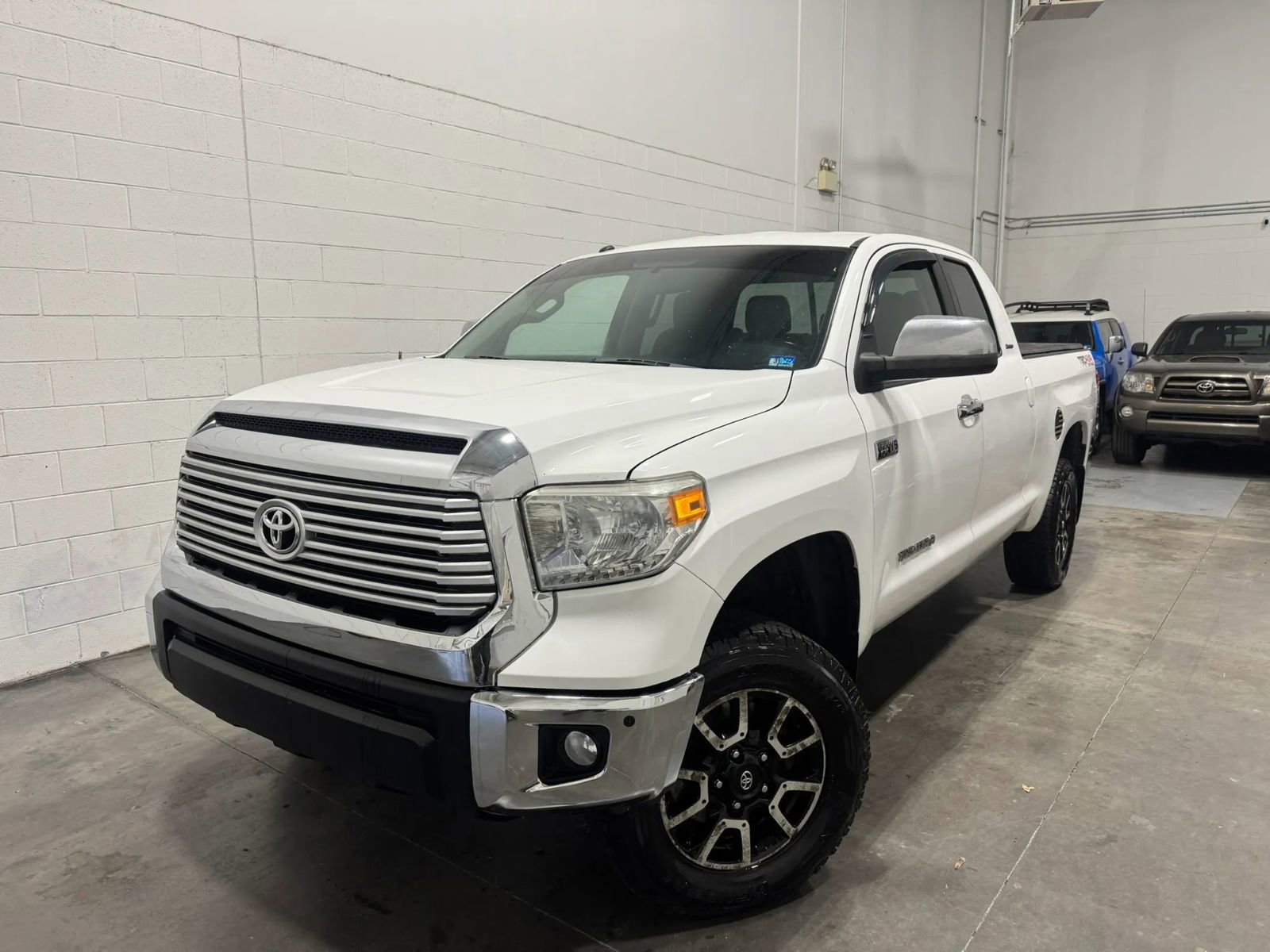Used 2015 Toyota Tundra Limited w/ Limited Premium Package AWD/4WD image 26