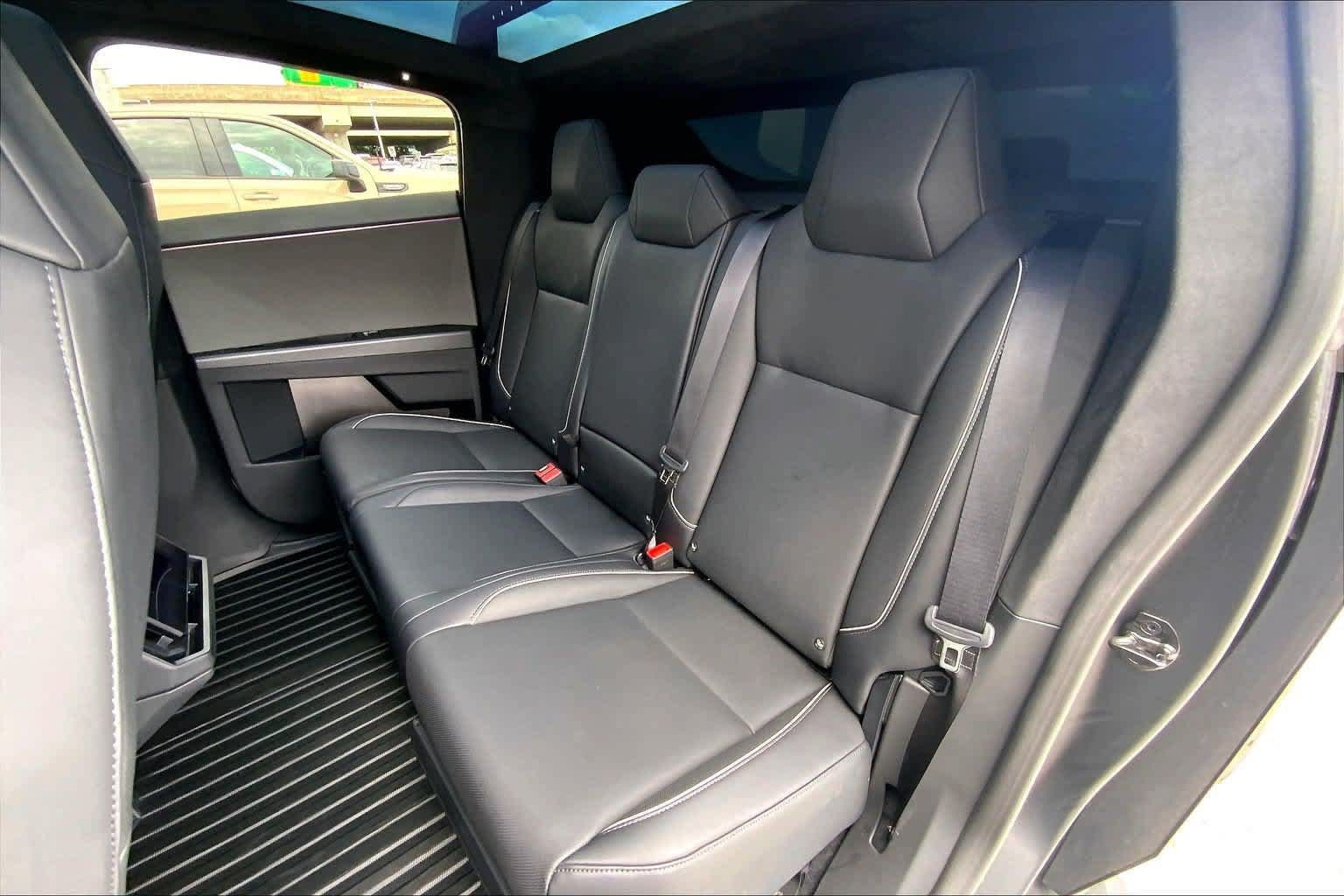 Used 2024 Tesla Cybertruck AWD Crew Cab image 29