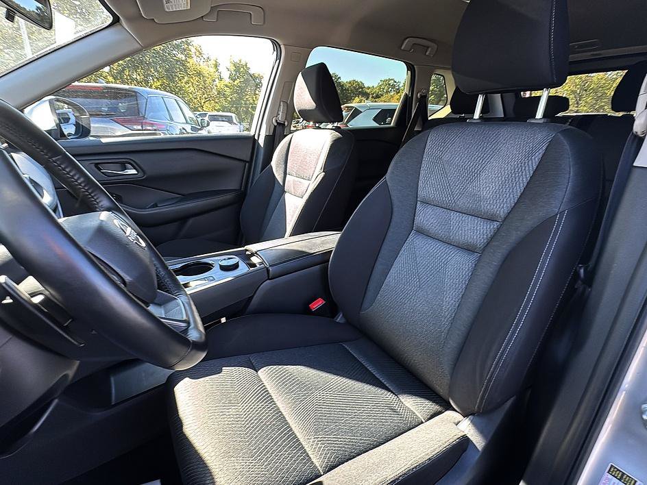 Certified 2025 Nissan Rogue SV AWD/4WD image 13