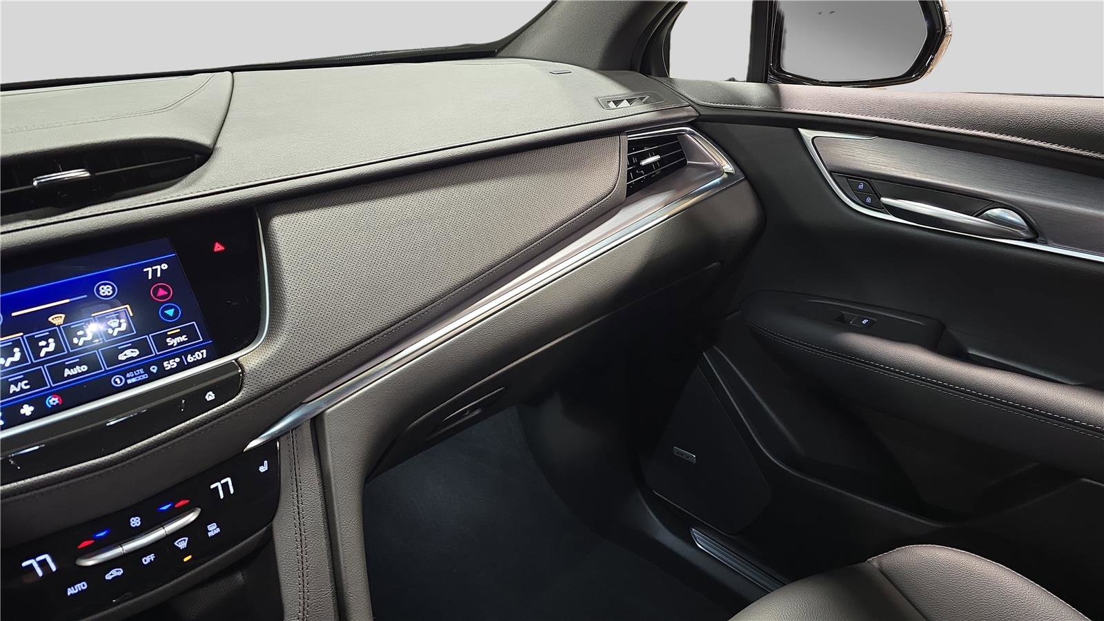 Used 2025 Cadillac XT5 Luxury w/ LPO, Floor Liner Package image 25