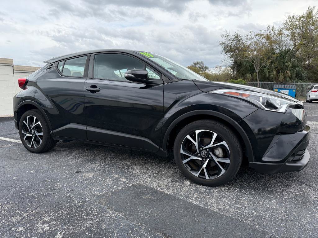 Used 2019 Toyota C-HR XLE FWD image 4