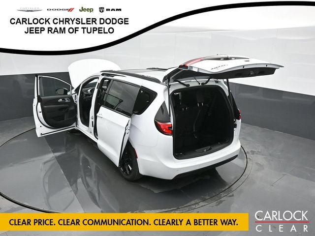 New 2026 Chrysler Pacifica Limited w/ Uconnect Theater Family Group FWD image 80