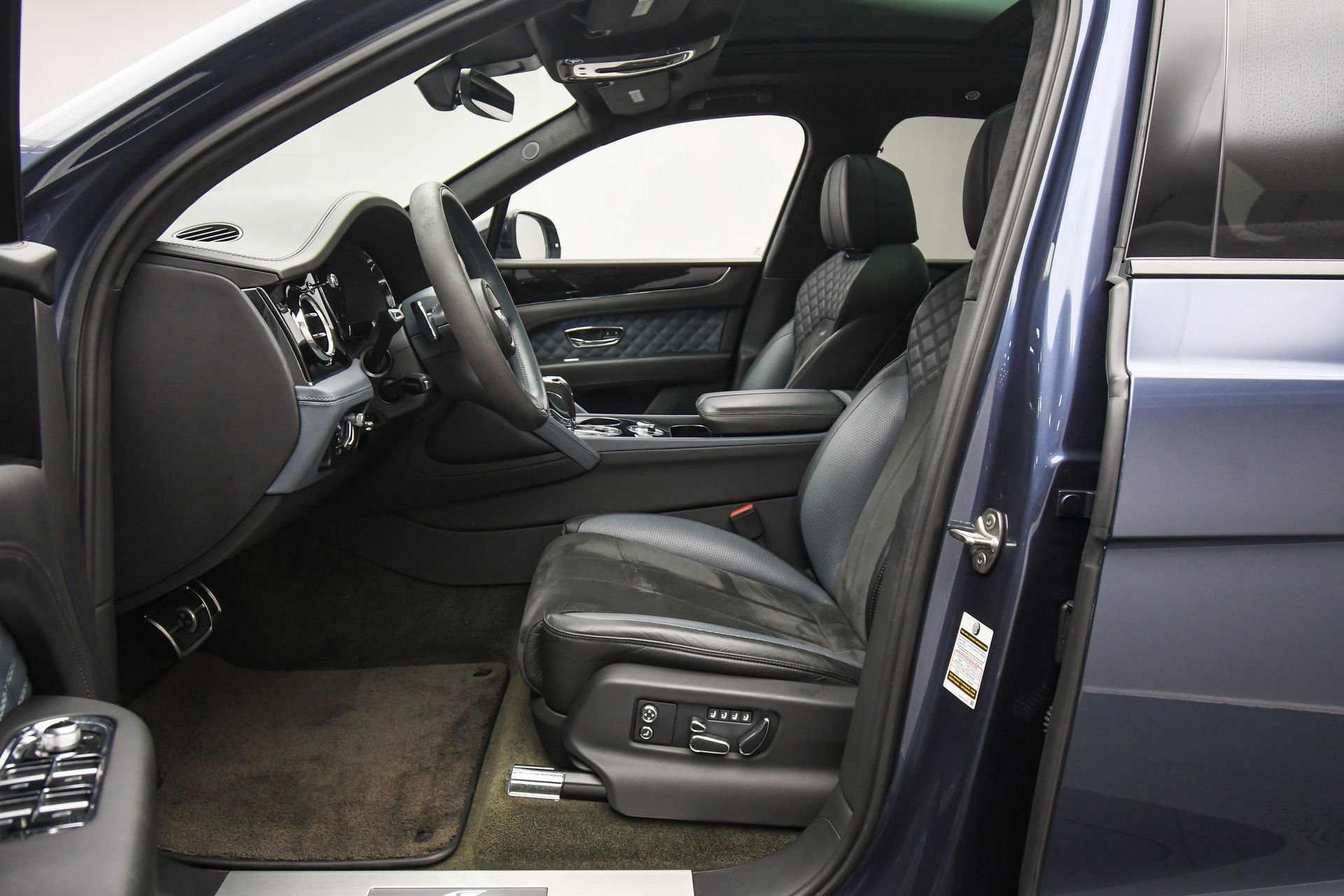 Used 2022 Bentley Bentayga S image 20