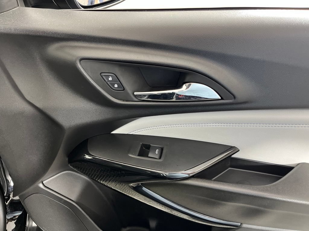 Used 2025 Chevrolet Trax LT FWD image 13