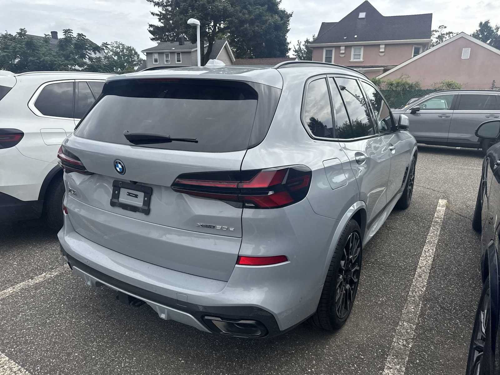 Used 2025 BMW X5 xDrive50e w/ M Sport Package AWD/4WD image 8