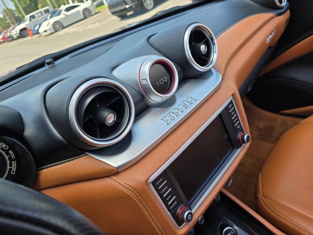 Used 2015 Ferrari California T RWD image 35