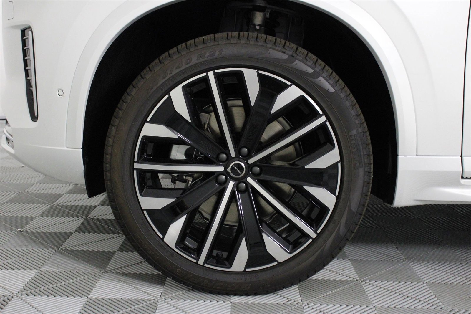 New 2026 Volvo XC90 B6 Ultra image 13