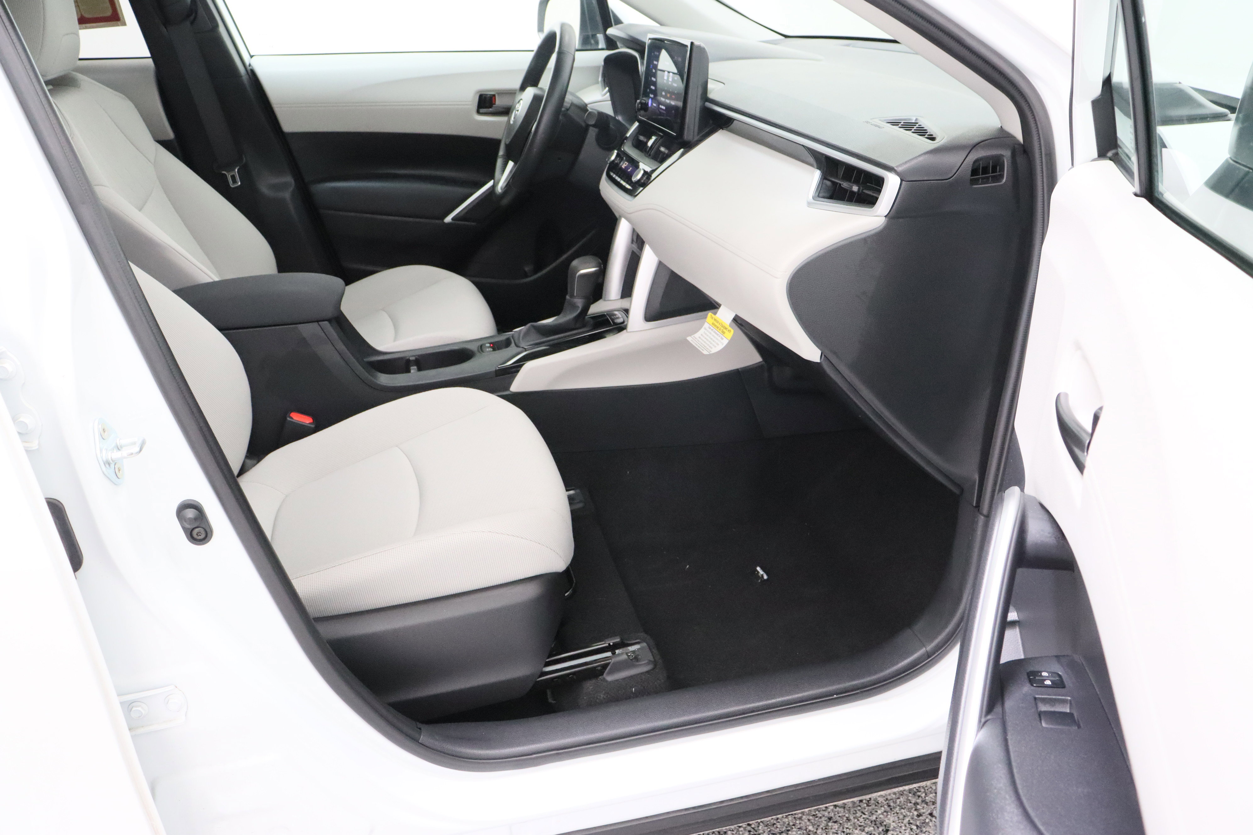 Certified 2023 Toyota Corolla Cross LE w/ Moonroof Package image 37