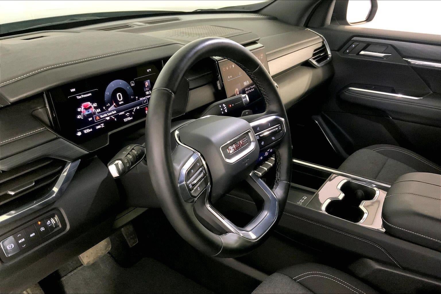 Used 2025 GMC Acadia Elevation AWD/4WD image 14