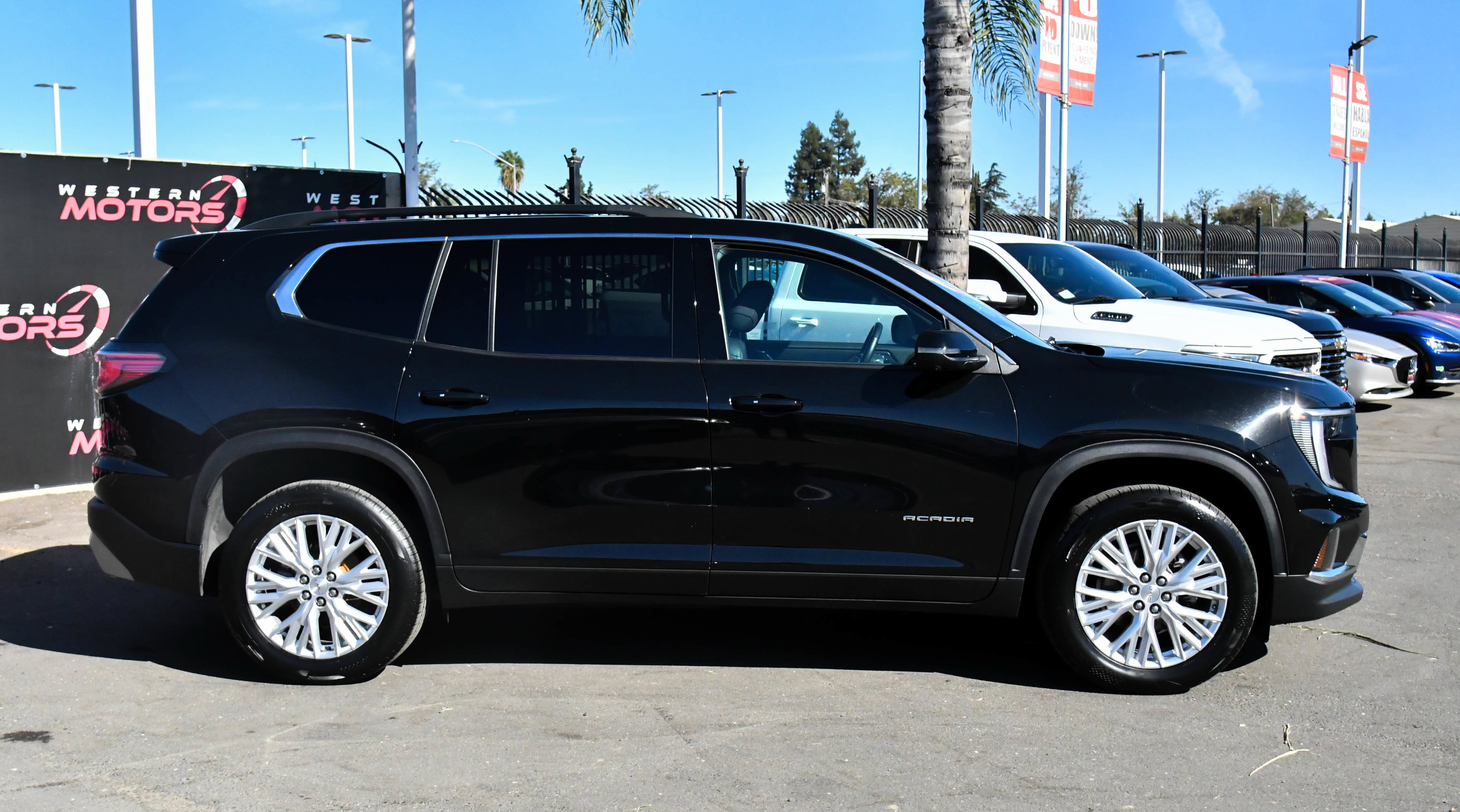 Used 2024 GMC Acadia Elevation AWD/4WD image 9