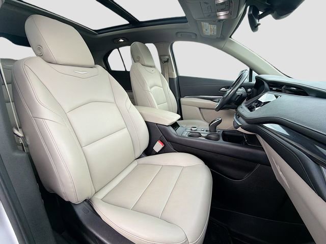 Used 2020 Cadillac XT4 Luxury w/ Cold Weather Package image 26