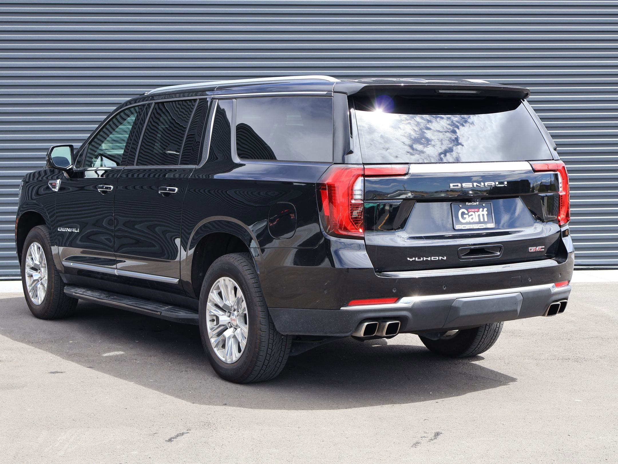 Used 2025 GMC Yukon XL Denali image 7