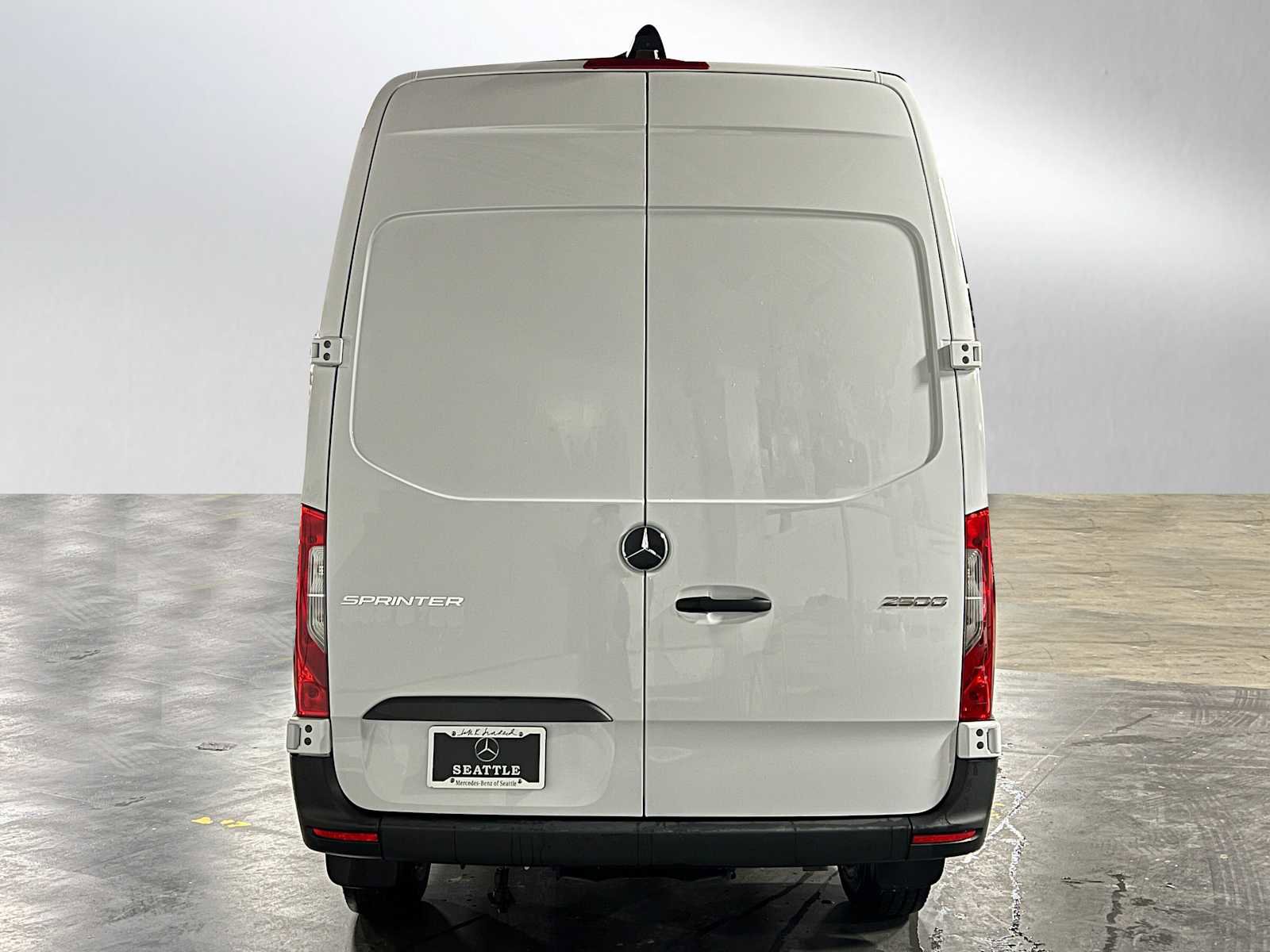 Used 2025 Mercedes-Benz Sprinter 2500 image 4