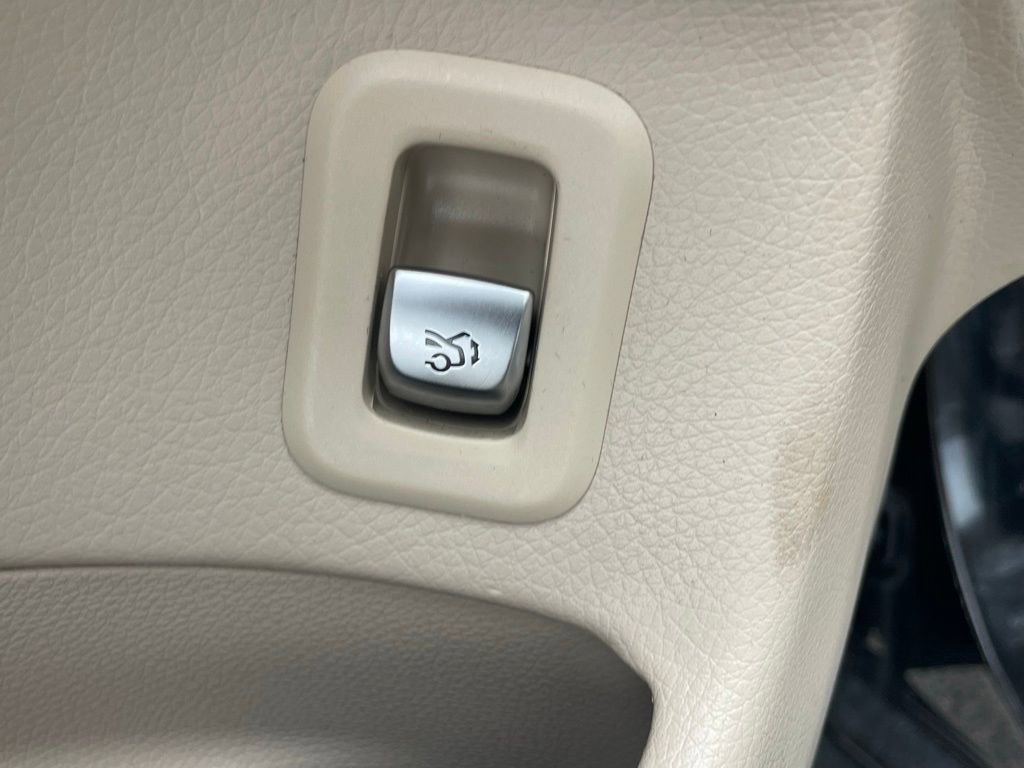 Used 2020 Mercedes-Benz GLC 300 4MATIC Coupe image 28