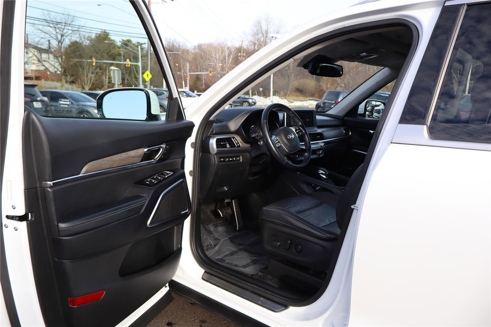 Used 2020 Kia Telluride SX w/ SX Prestige Package image 12