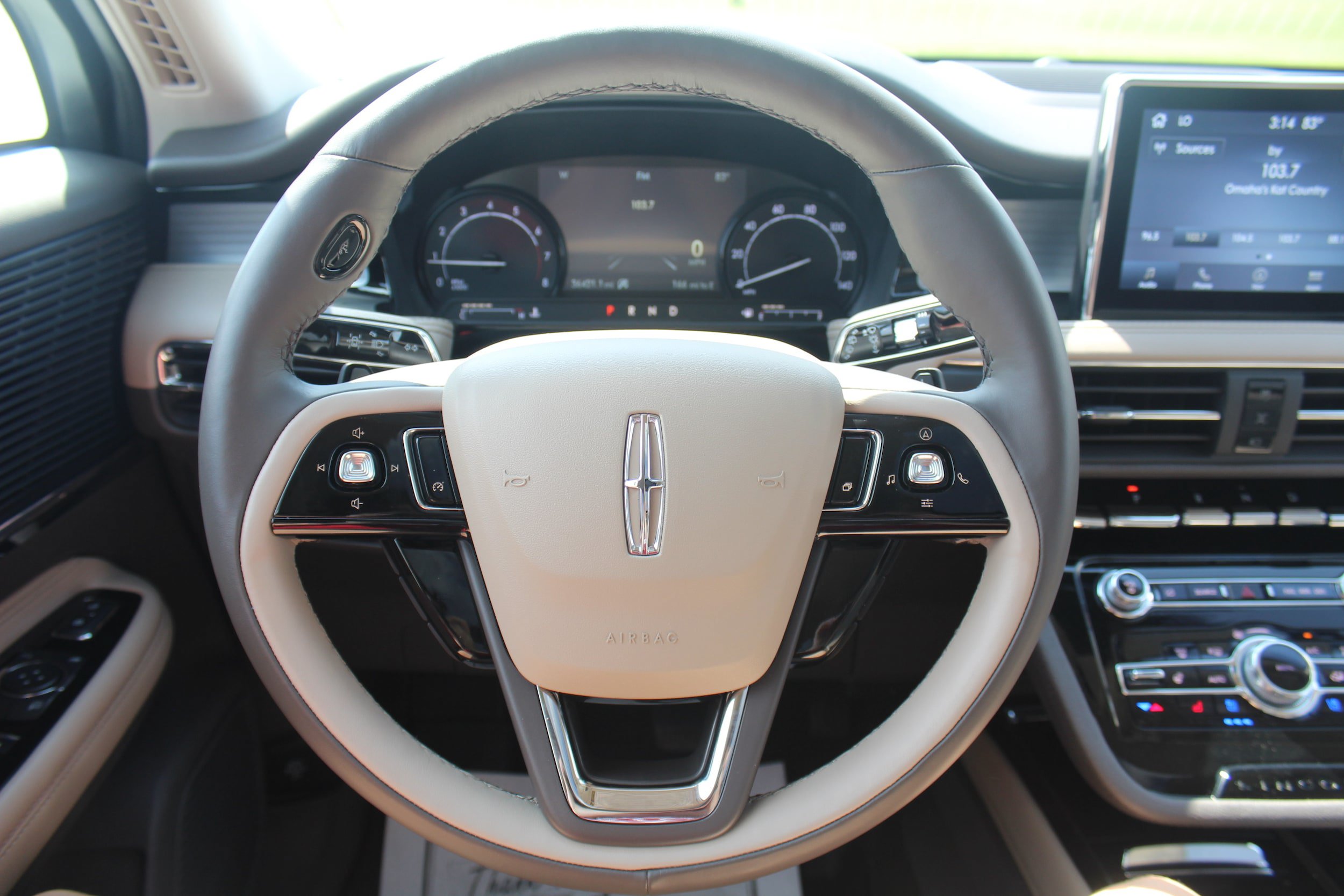 Used 2022 Lincoln Corsair AWD w/ Premium Package image 9