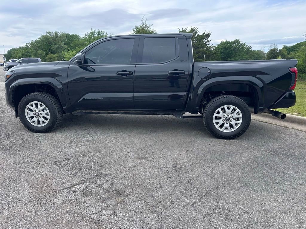 Used 2026 Toyota Tacoma SR5 AWD/4WD image 8
