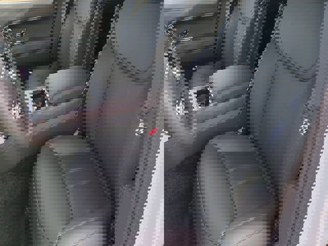 New 2025 Land Rover Range Rover SE image 16