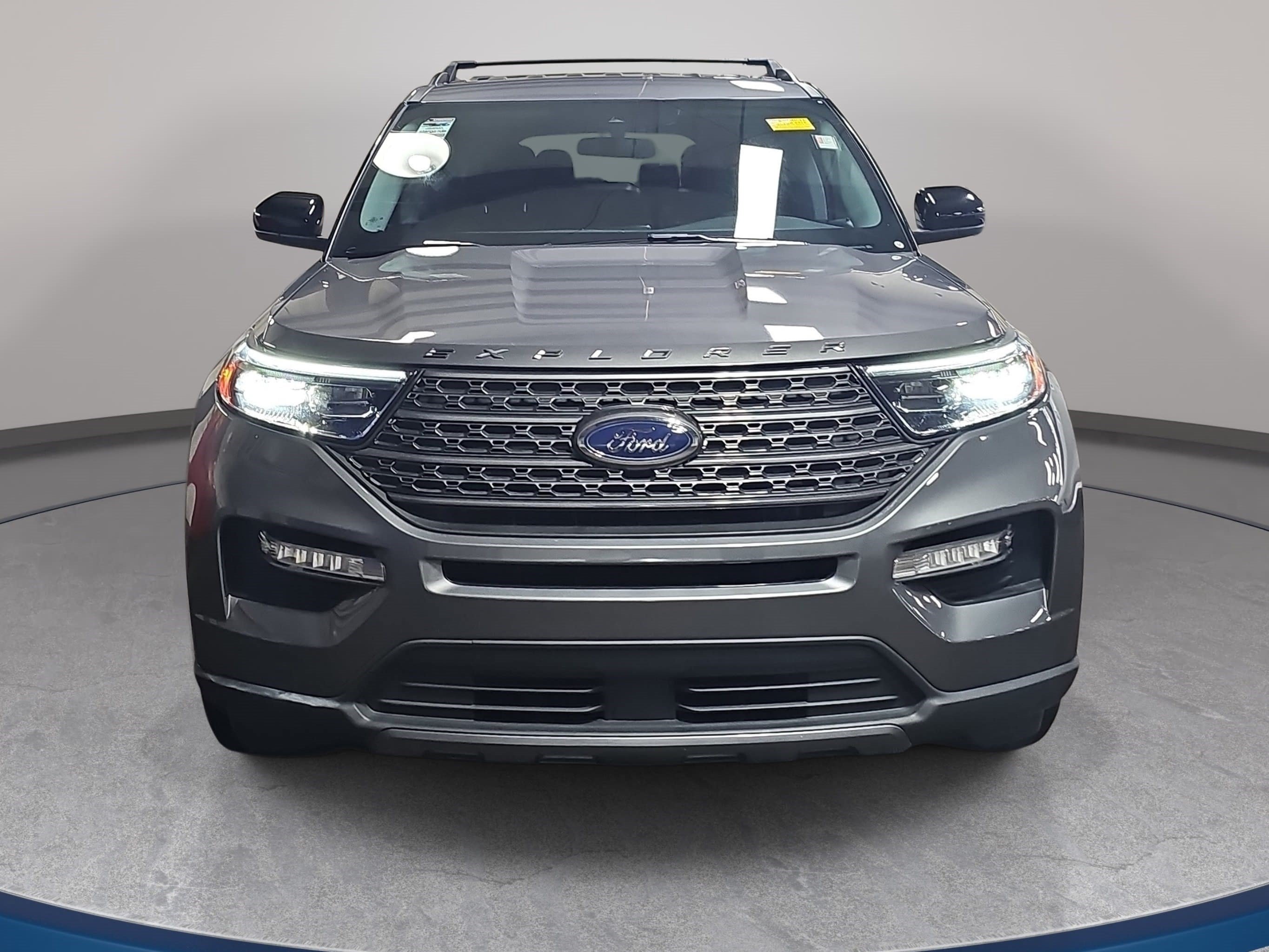 Used 2024 Ford Explorer XLT w/ Equipment Group 202A RWD image 2
