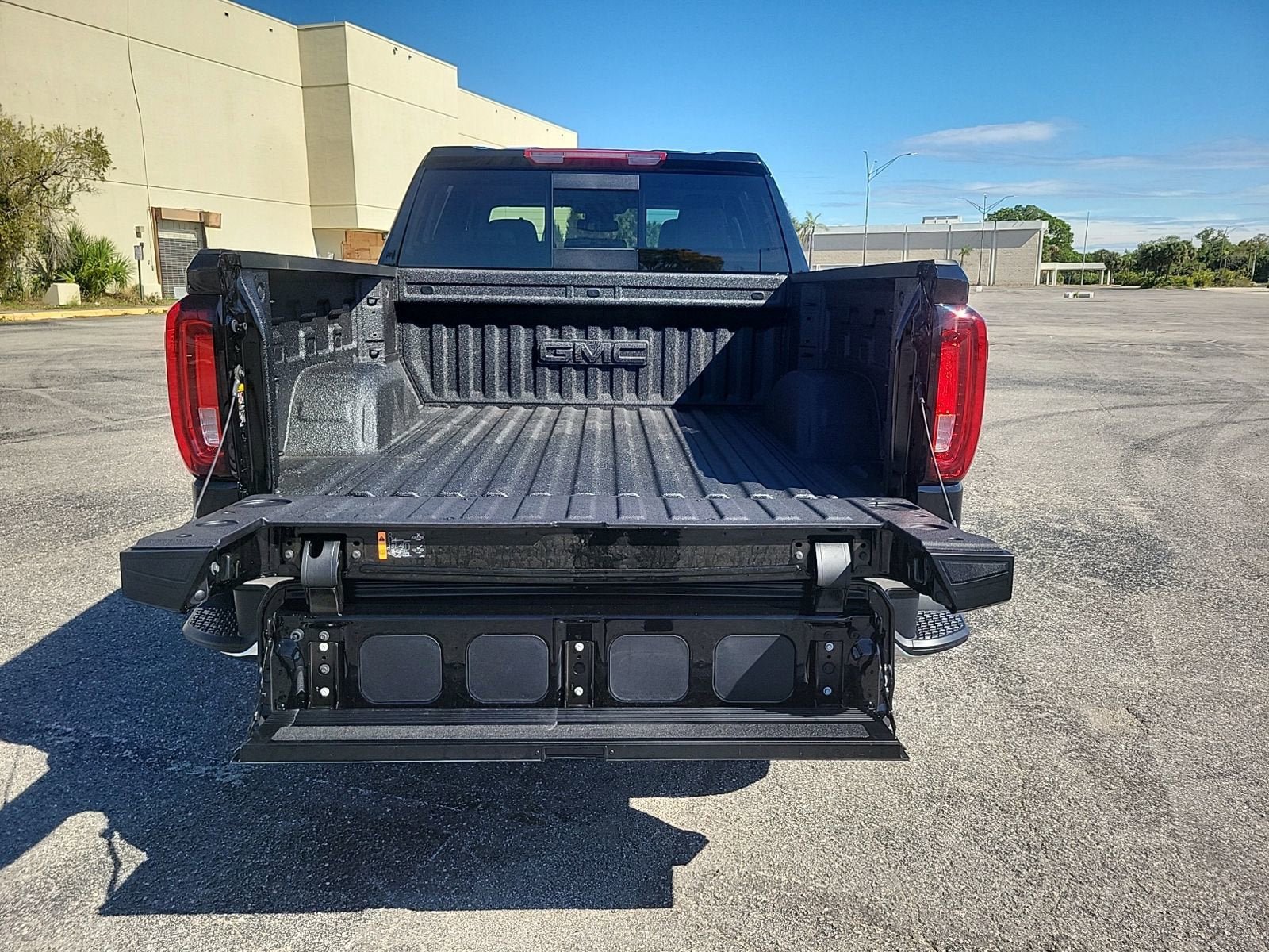 New 2026 GMC Sierra 1500 SLT w/ SLT Premium Plus Package AWD/4WD image 7