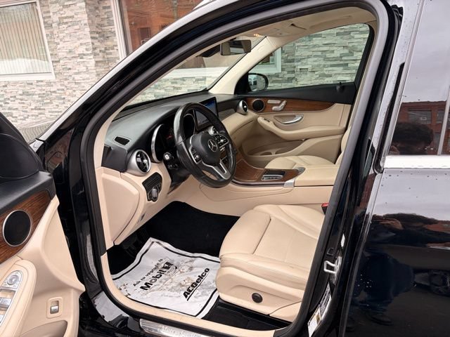 Used 2022 Mercedes-Benz GLC 300 4MATIC w/ Driver Assistance Package image 20