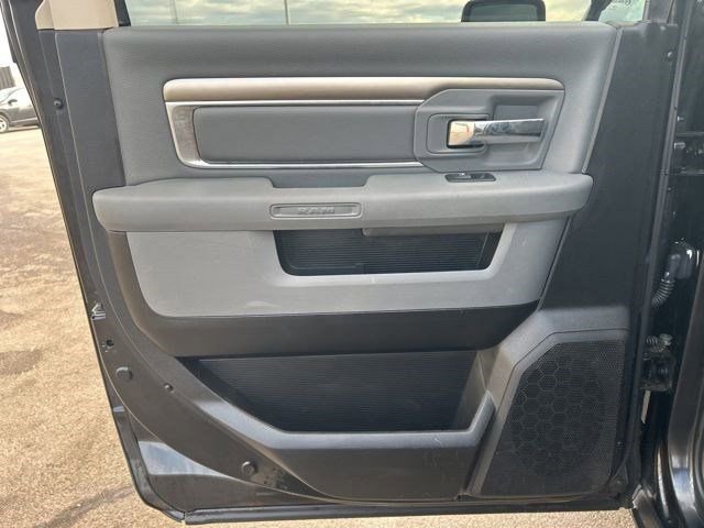 Used 2017 RAM 1500 Classic SLT w/ SLT Plus D￩cor Group image 32