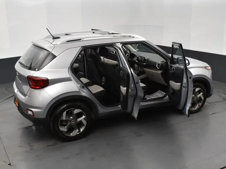 Used 2025 Hyundai Venue SEL FWD image 6
