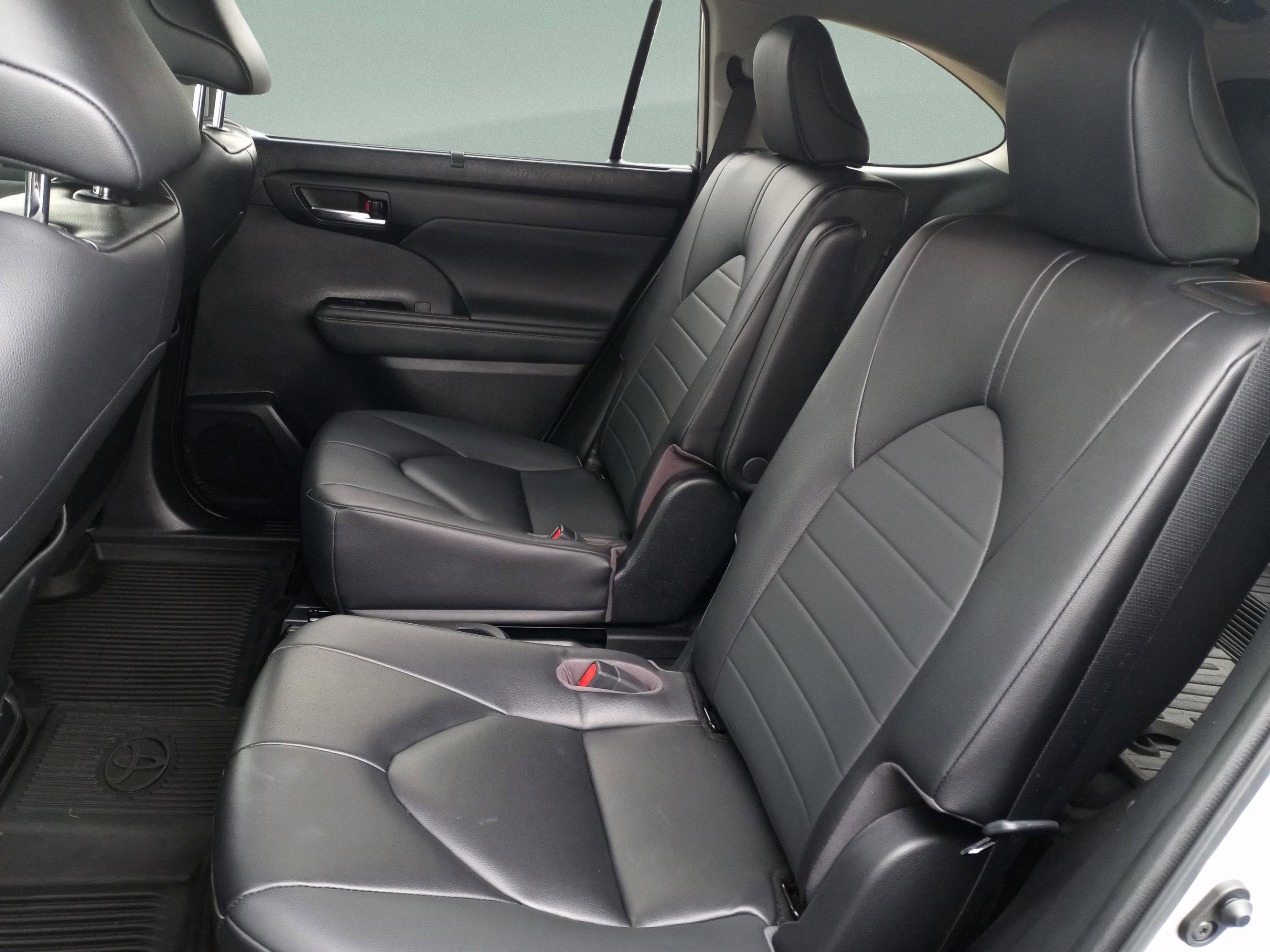 Used 2023 Toyota Highlander L image 26