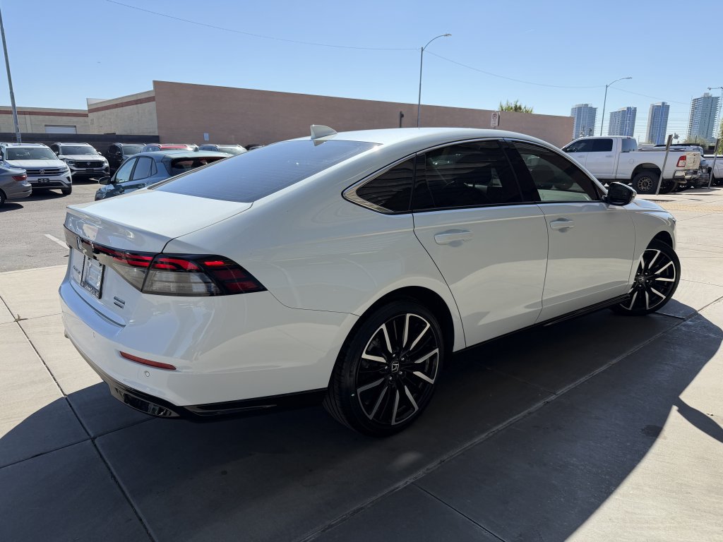 Used 2024 Honda Accord Touring image 4