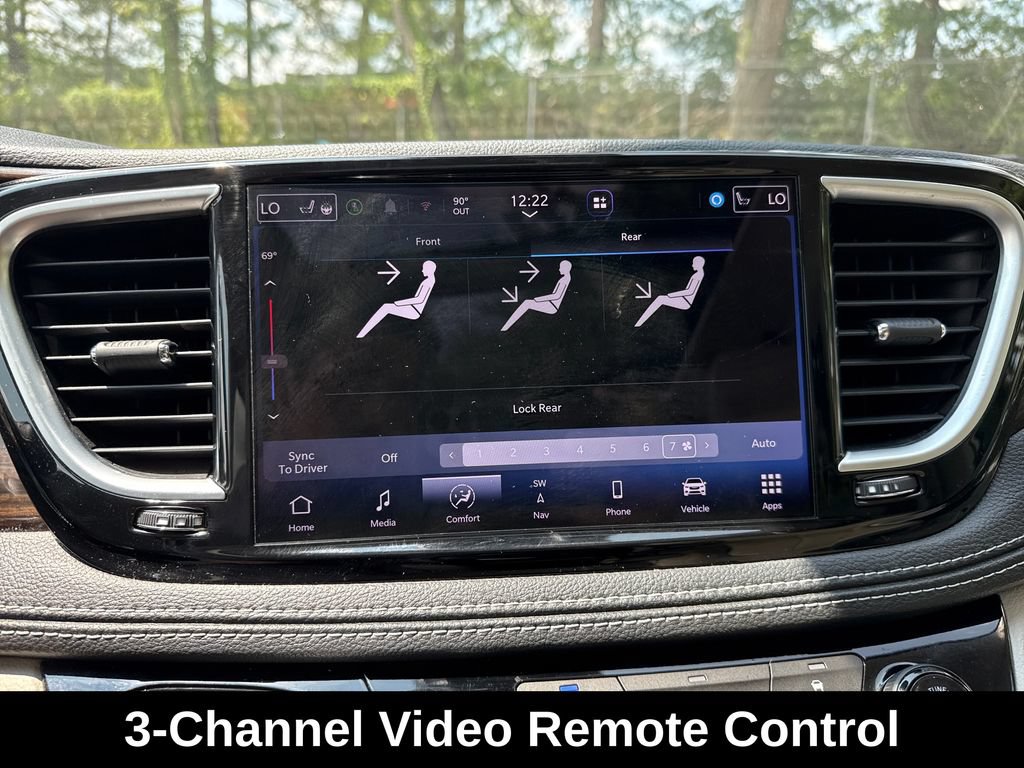 Used 2021 Chrysler Pacifica Limited w/ Uconnect Theater Family Group FWD image 19