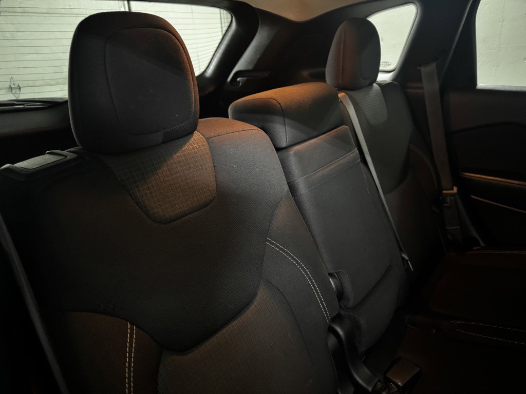 Used 2016 Jeep Cherokee Latitude w/ Comfort/Convenience Group image 74